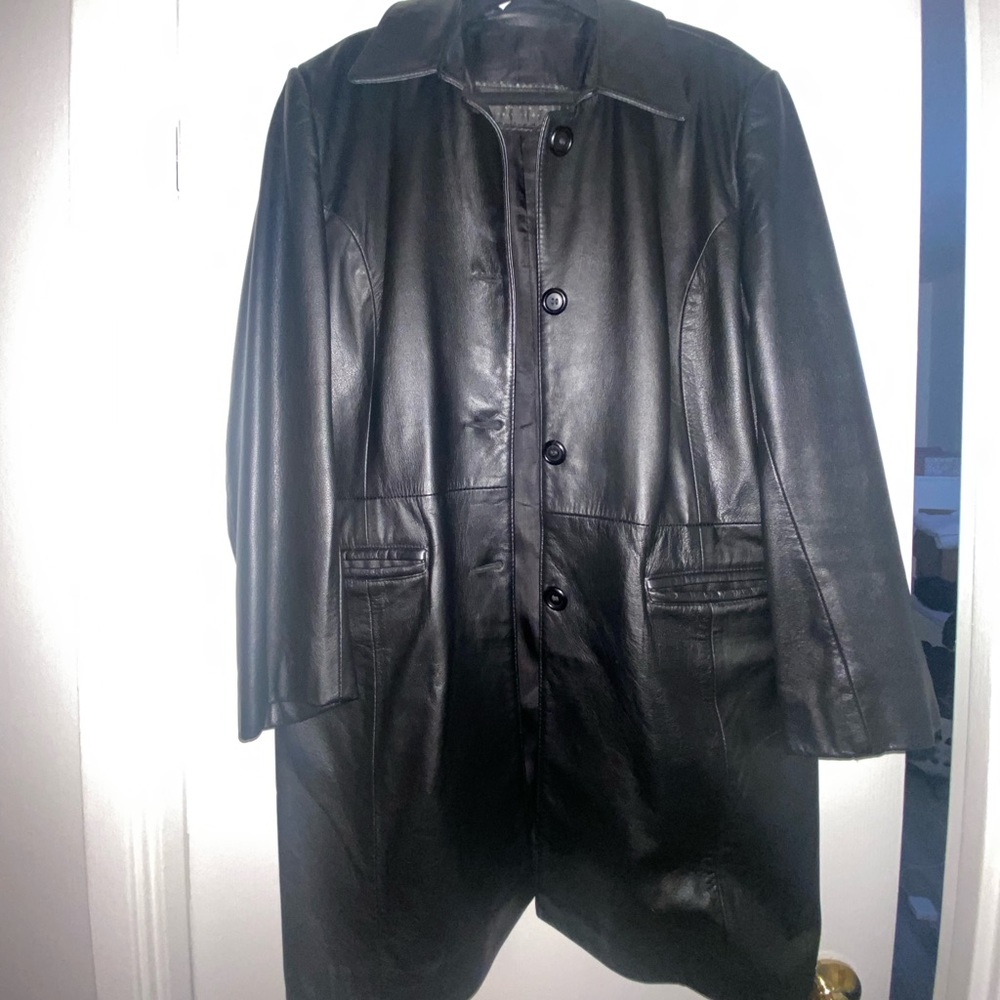 LEATHER JACKET / MANTEAU EN CUIR